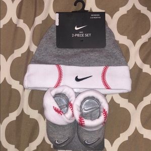 Nike 2-piece sock & hat set